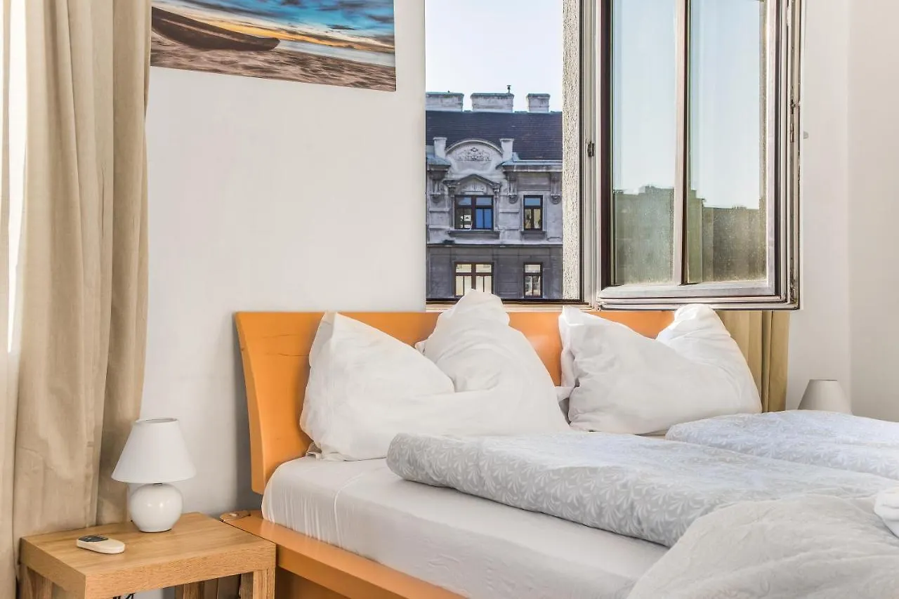 Superb 2Br Apt. Very Spacious Near Millenium Tower Apartment Vienna